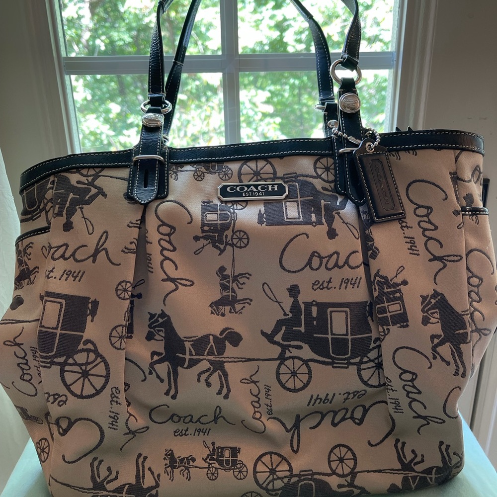 Coach signature bag with wristlet